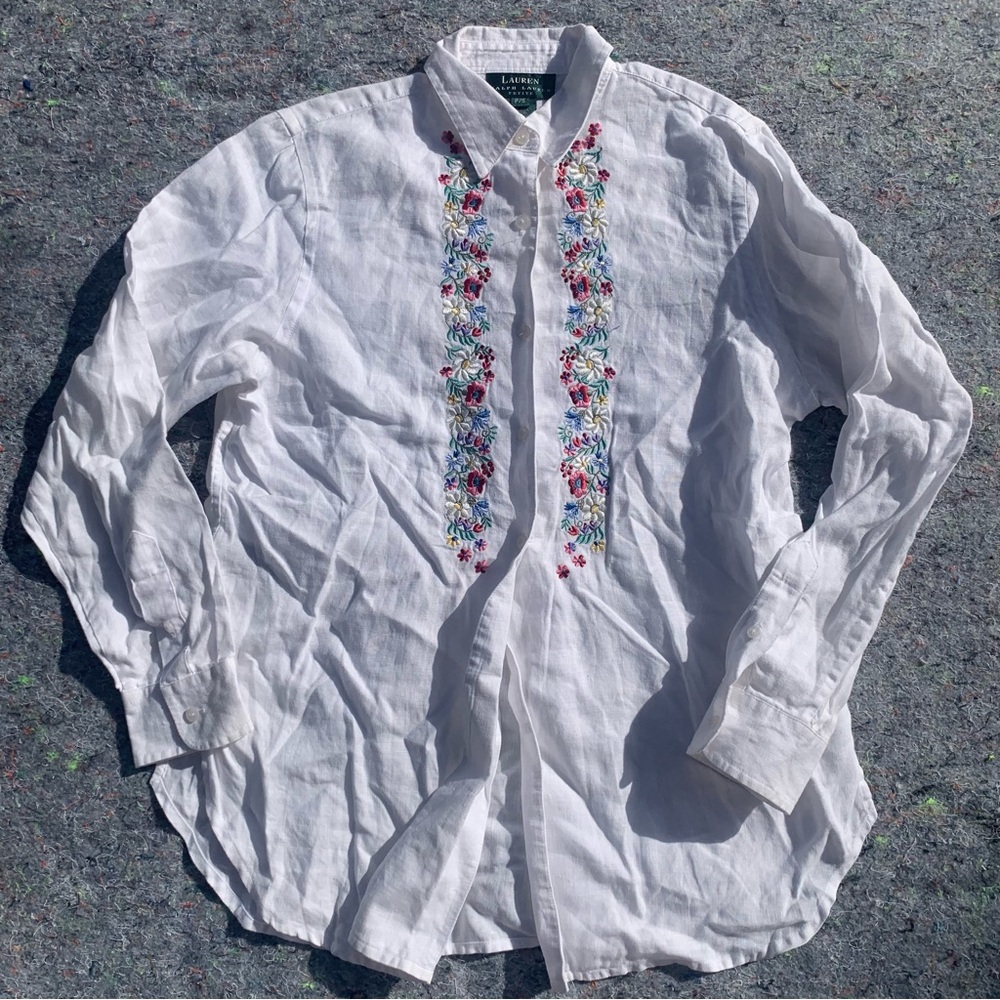 Vintage higher end Lauren Ralph Lauren white linen floral embroidered top